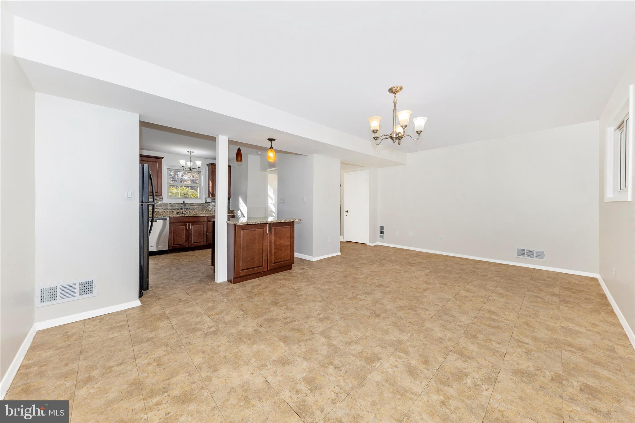 11821 Pittson Road Silver Spring, MD 20906 - Photo 6 of 48 Living Room