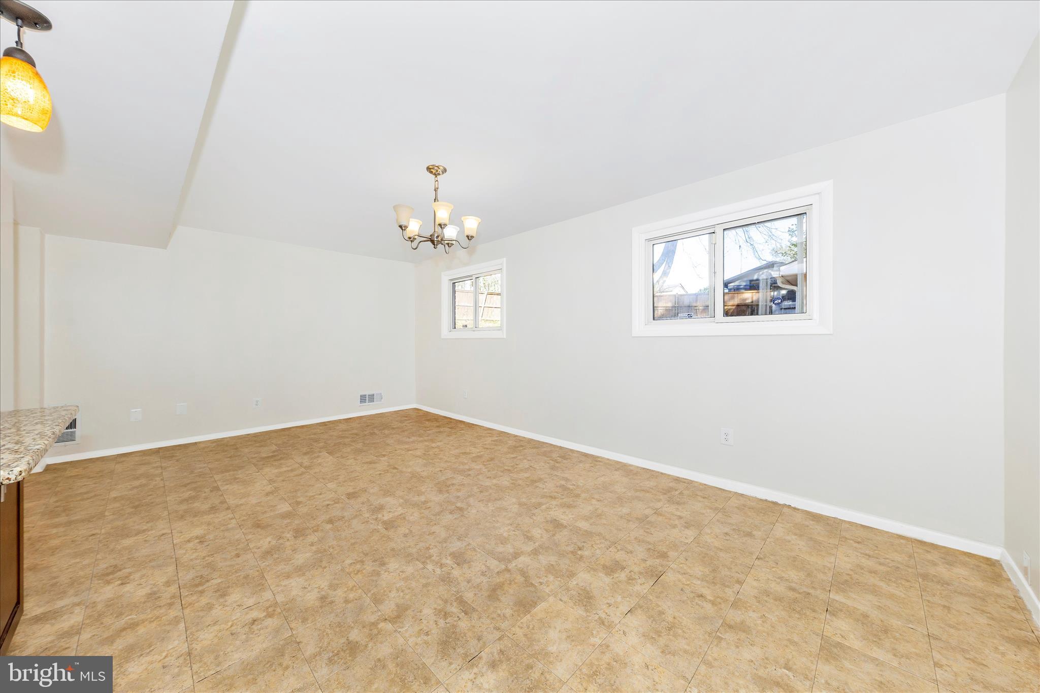 11821 Pittson Road Silver Spring, MD 20906 - Photo 8 of 48 Living Room