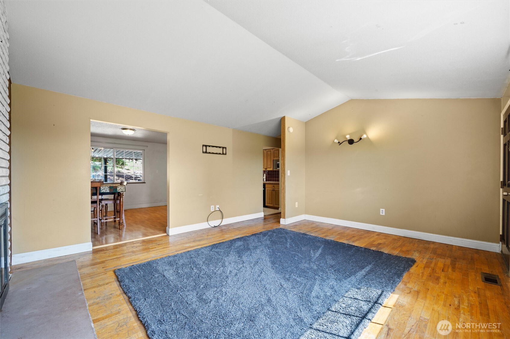 705 North 12th Street Selah, WA 98942 - Photo 12 of 32 wooden floor in a room