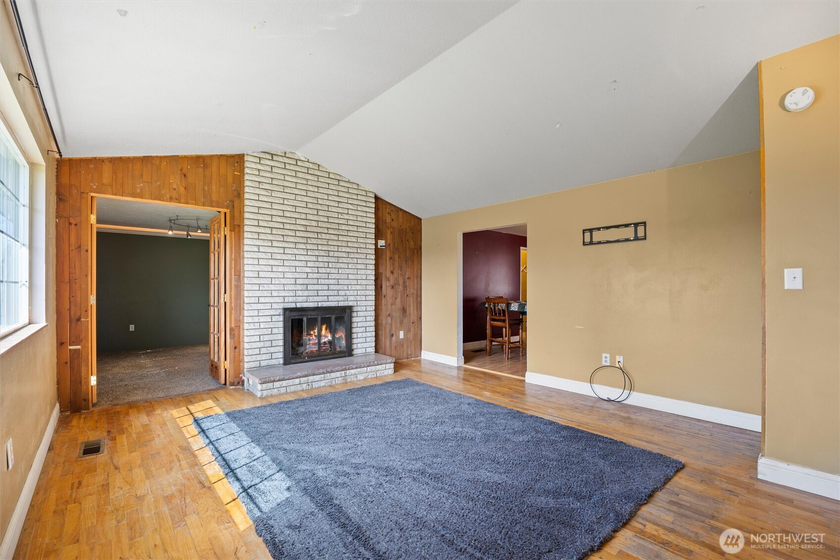 705 North 12th Street Selah, WA 98942 - Photo 13 of 32 a view of livingroom with fireplace and window