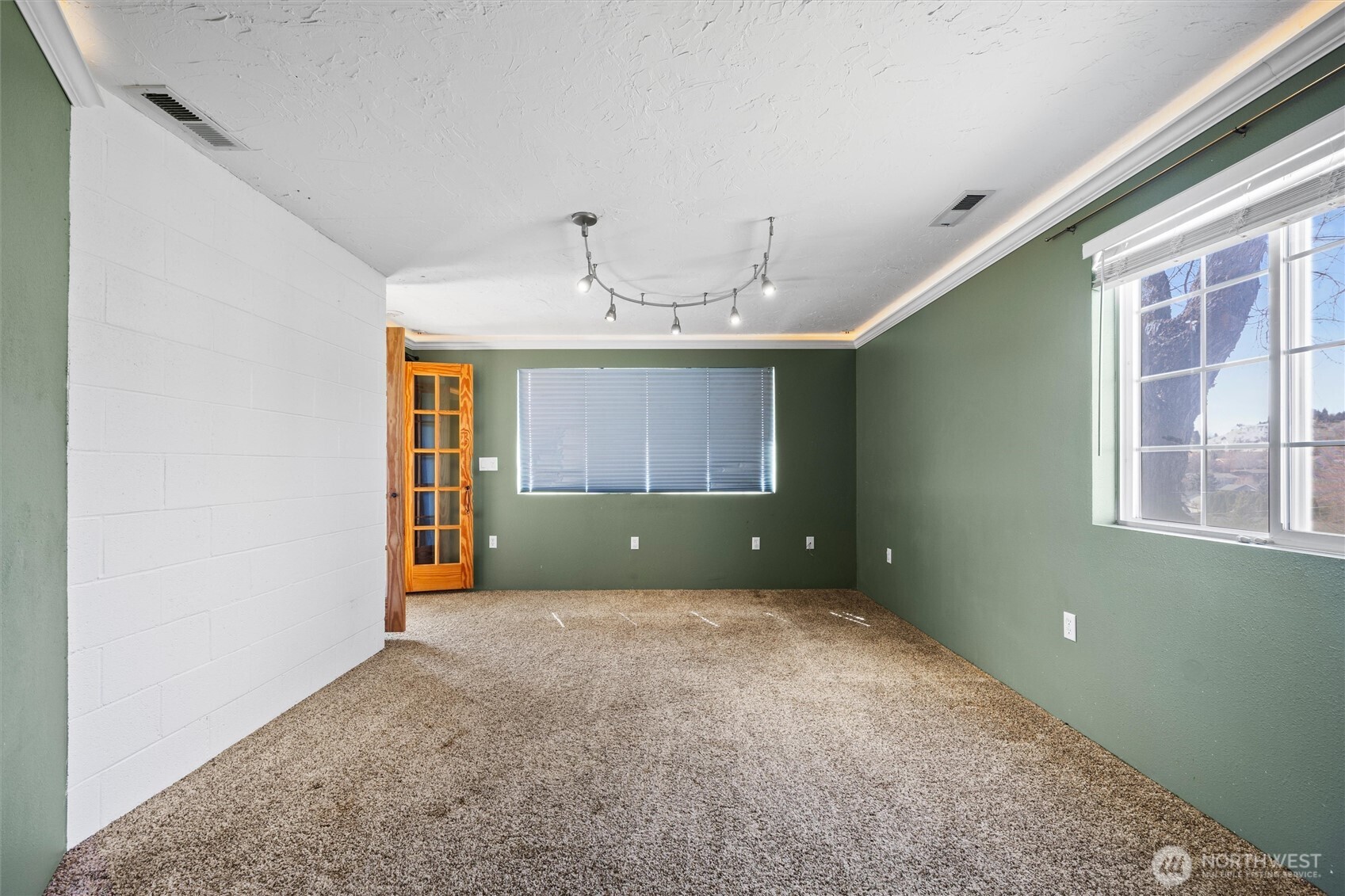 705 North 12th Street Selah, WA 98942 - Photo 21 of 32 a view of a room with a chandeliers