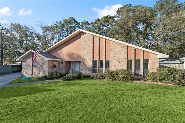 819 Lake Borgne Court Slidell, LA 70461 - Photo 2 of 21