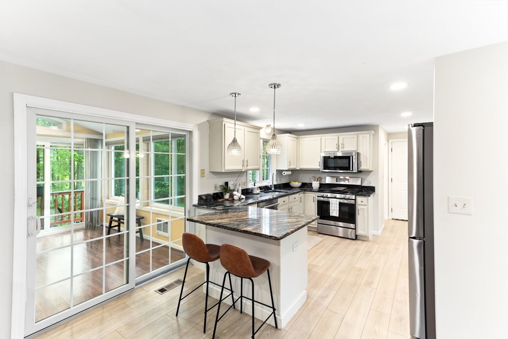 84 Pattys Road Mansfield, MA 02048 - Photo 4 of 31 Gallery Image 4