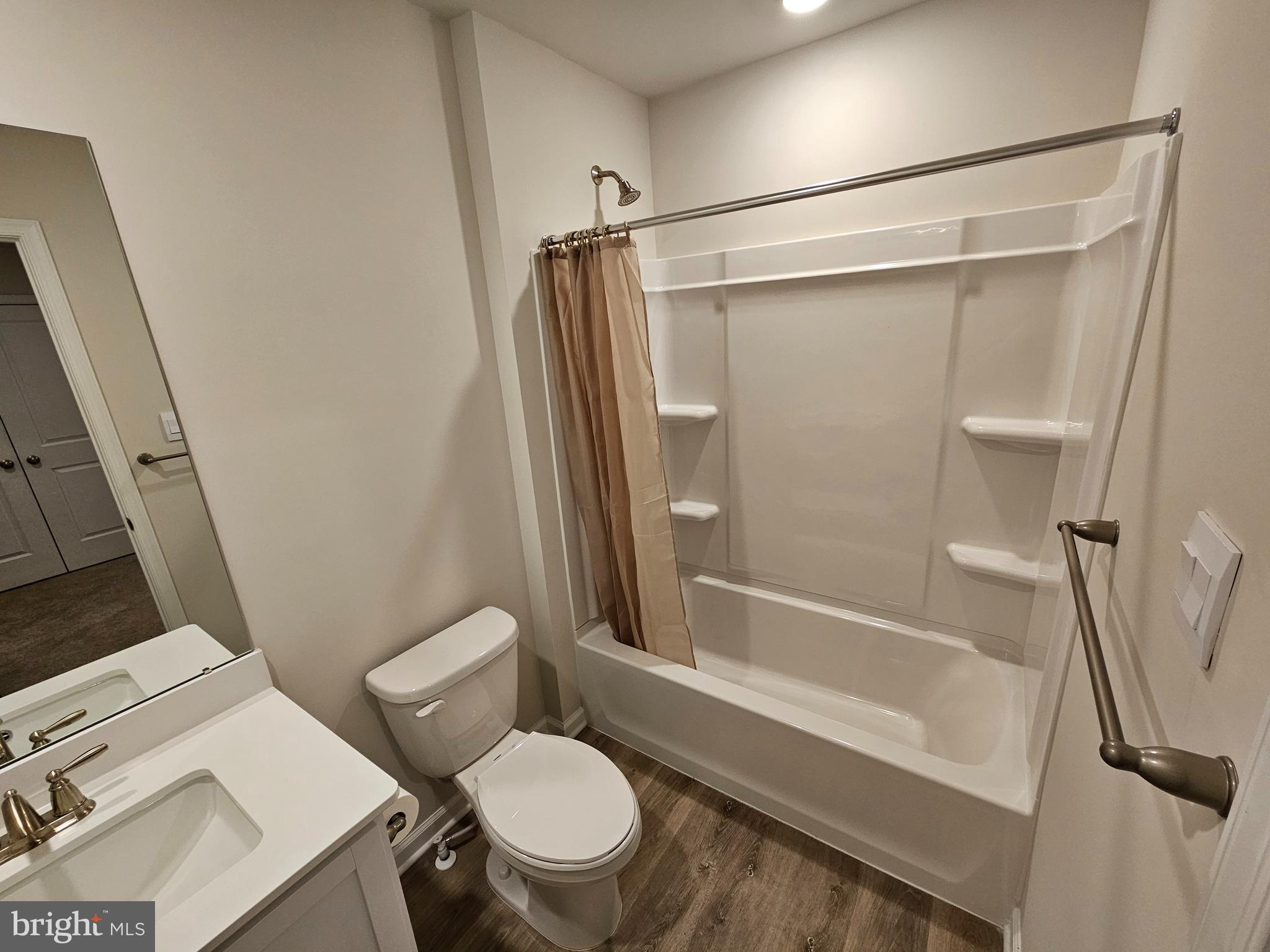 21 Alexander Way Westampton, NJ 08060 - Photo 22 of 25 a bathroom with a sink a toilet and a bathtub