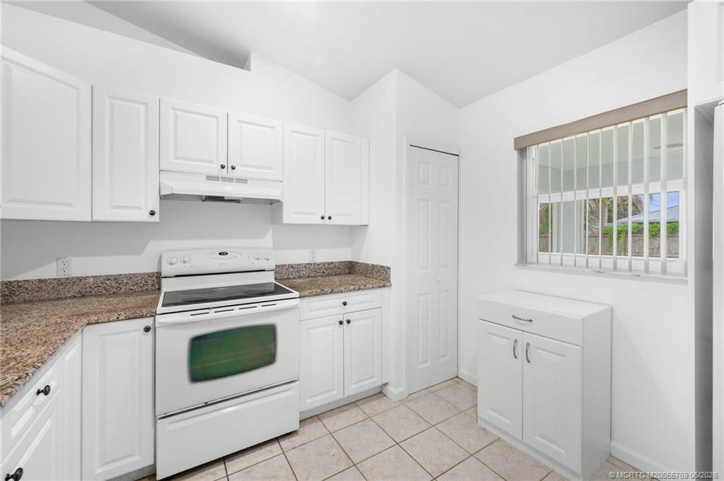 1094 Northwest 14th Street Stuart, FL 34994 - Photo 6 of 28