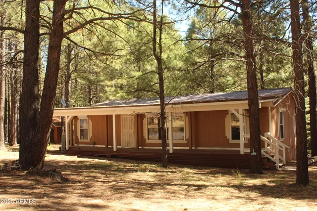 a front view of house with yard