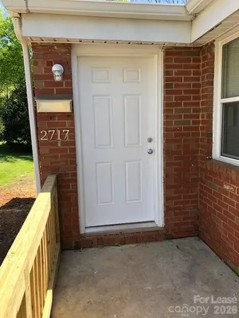 $1,095 | 2717 Columbus Circle, Charlotte, NC 28208