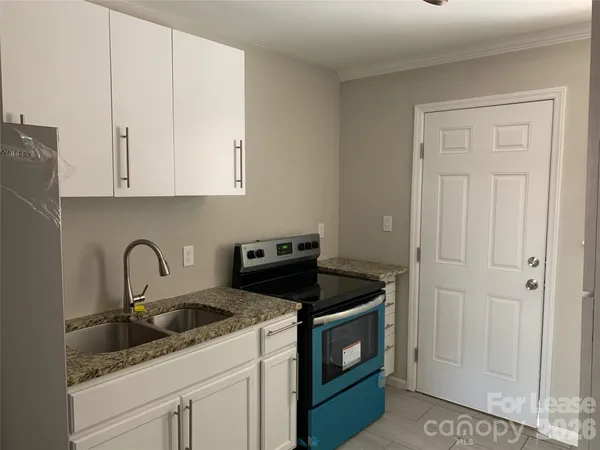$1,095 | 2717 Columbus Circle, Charlotte, NC 28208