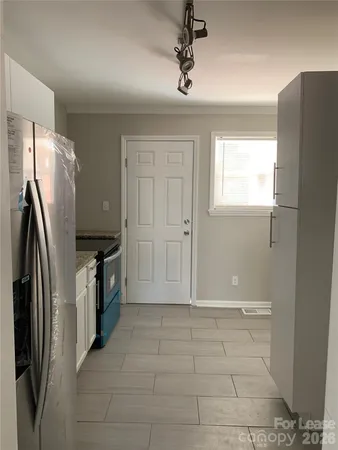 $1,095 | 2717 Columbus Circle, Charlotte, NC 28208