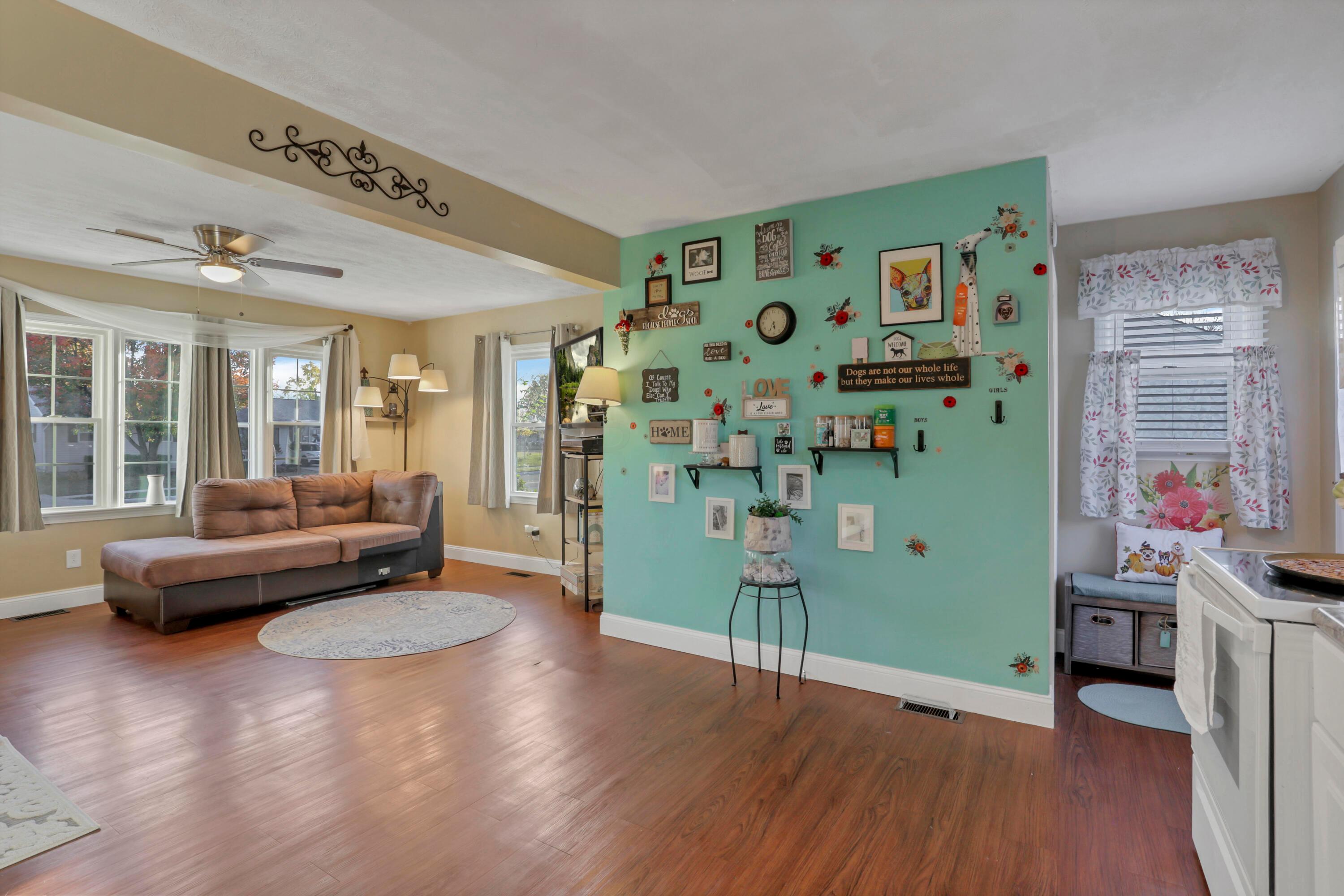 380 Cedar Heights Road Circleville, OH 43113 - Photo 9 of 26 Natural light