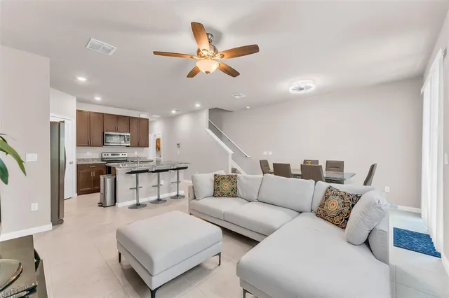 a view of entryway and kitchen