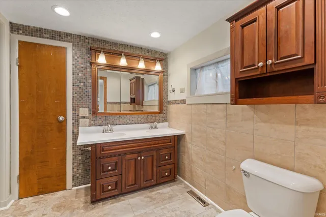 $329,999 | 2301 Aurora Avenue, Elkhart, IN 46517