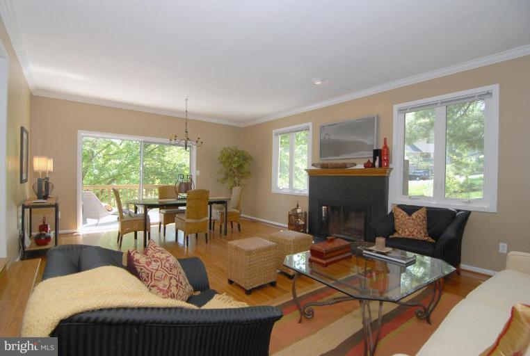 10929 Beach Mill Road Great Falls, VA 22066 - Photo 12 of 27 Living Room #2