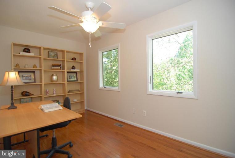 10929 Beach Mill Road Great Falls, VA 22066 - Photo 19 of 27 Office