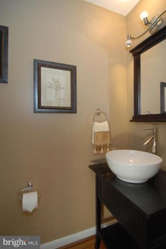 10929 Beach Mill Road Great Falls, VA 22066 - Photo 20 of 27 Half Bath 1