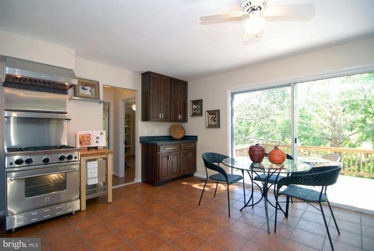 10929 Beach Mill Road Great Falls, VA 22066 - Photo 9 of 27 Kitchen
