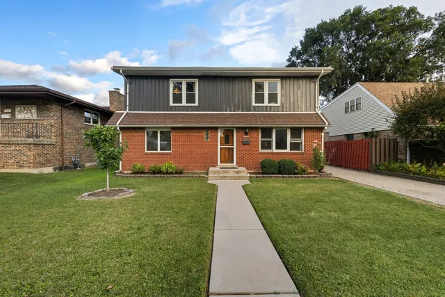 $305,000 | 11013 Menard Avenue, Chicago Ridge, IL 60415
