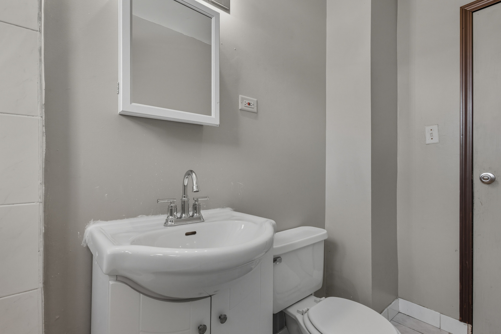 11013 Menard Avenue Chicago Ridge, IL 60415 - Photo 21 of 40 a bathroom with a toilet a sink and a mirror