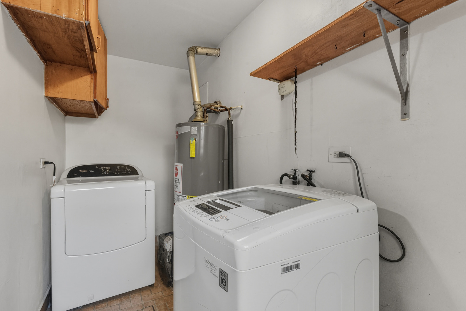 11013 Menard Avenue Chicago Ridge, IL 60415 - Photo 29 of 40 a utility room with dryer and washer