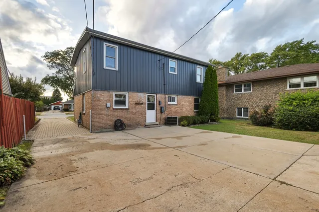 $305,000 | 11013 Menard Avenue, Chicago Ridge, IL 60415