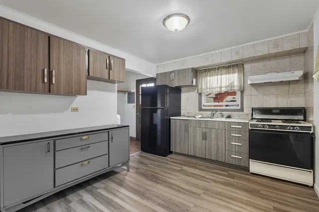 $305,000 | 11013 Menard Avenue, Chicago Ridge, IL 60415