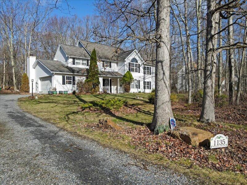 1135 Juno Drive Effort, PA 18330 - Photo 3 of 68 D63E262C-7DBB-4F5D-875A-CF3CBD295543