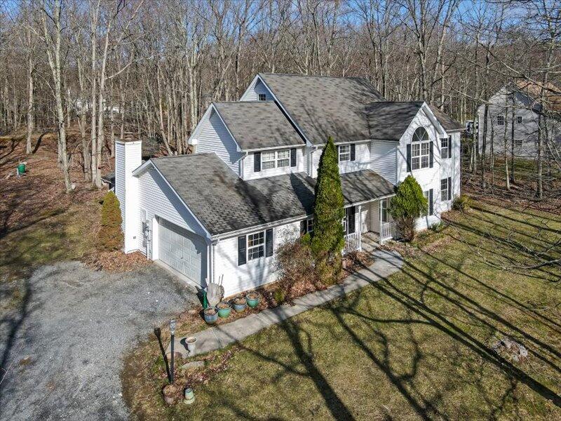 1135 Juno Drive Effort, PA 18330 - Photo 5 of 68 7CEDEAA1-368A-4A76-8BCD-DABFE09C7133