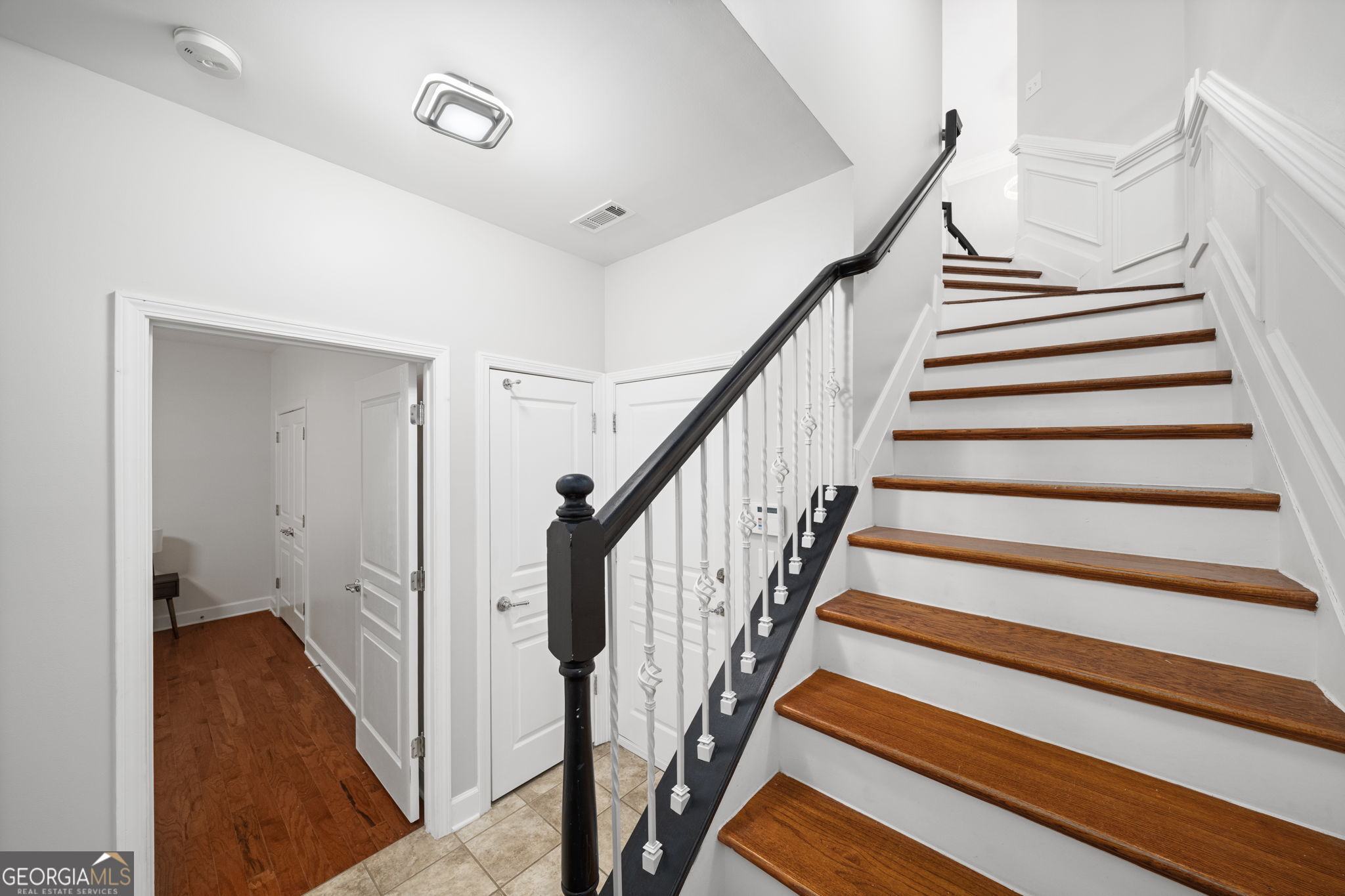 2872 Overlook Way Northeast Atlanta, GA 30324 - Photo 31 of 43 a view of entryway
