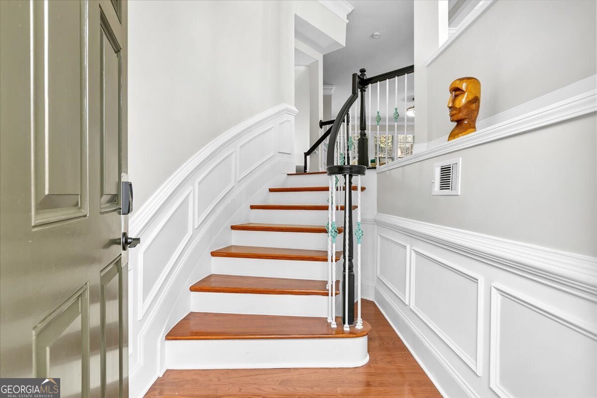 2872 Overlook Way Northeast Atlanta, GA 30324 - Photo 5 of 43 a view of entryway