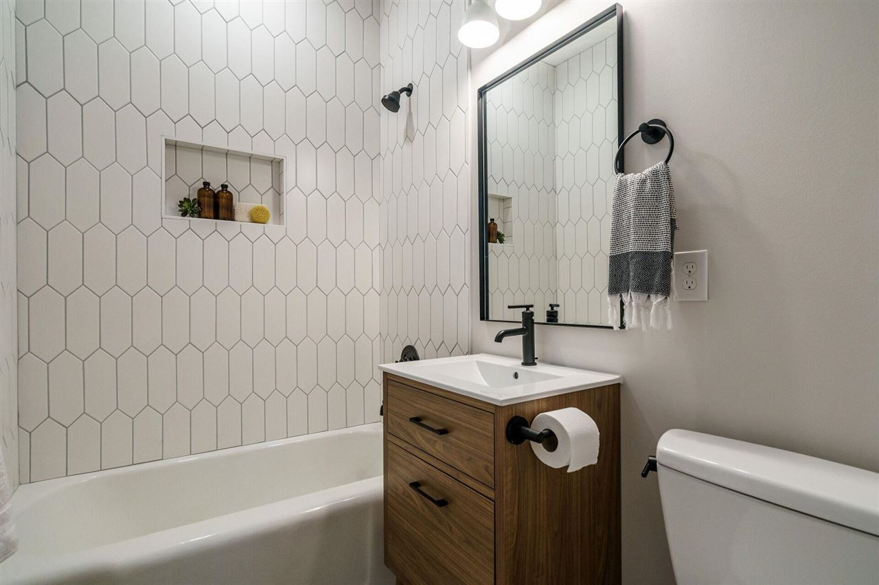 2005 Banbury Road Raleigh, NC 27608 - Photo 17 of 30 En-Suite Bath for Bonus / Flex Room