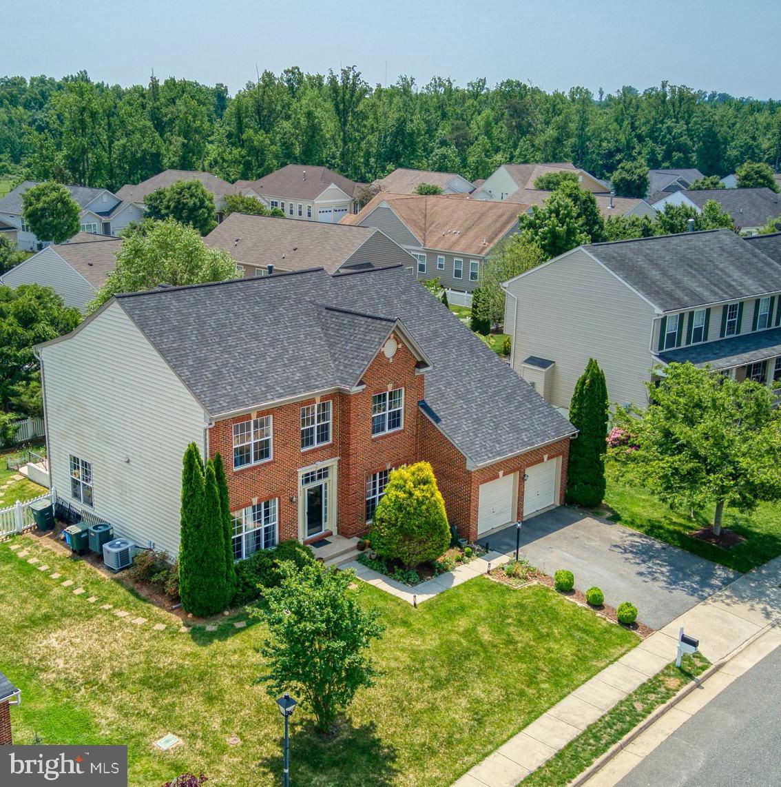 SHOWCASING 5 SPACIOUS BEDROOMS AND 5 FULL BATHS !