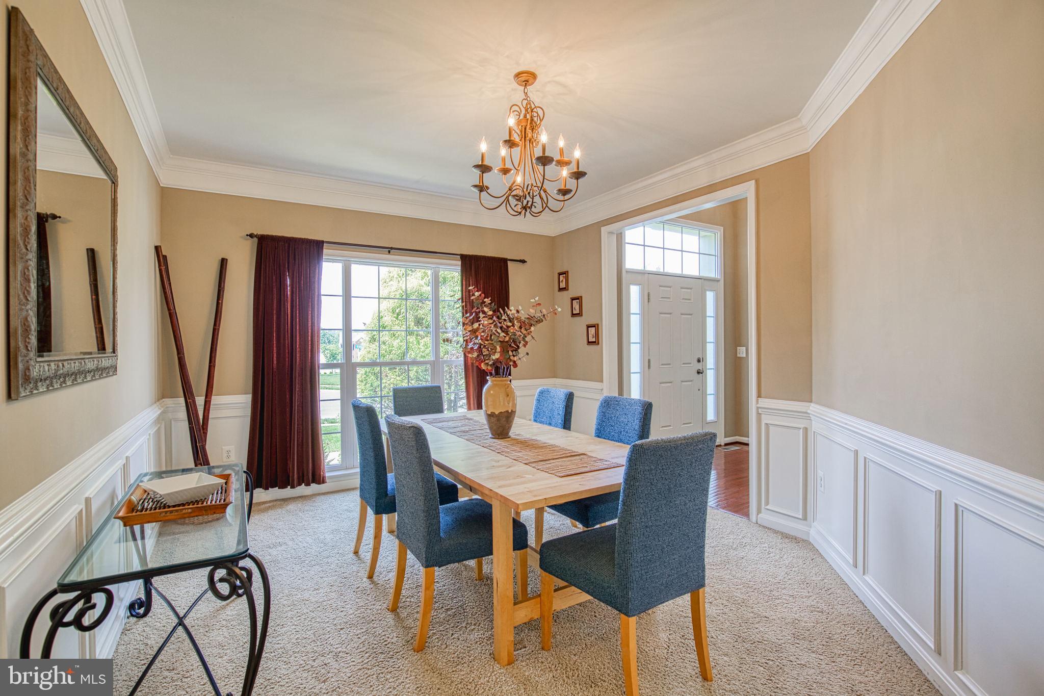 FORMAL DINING