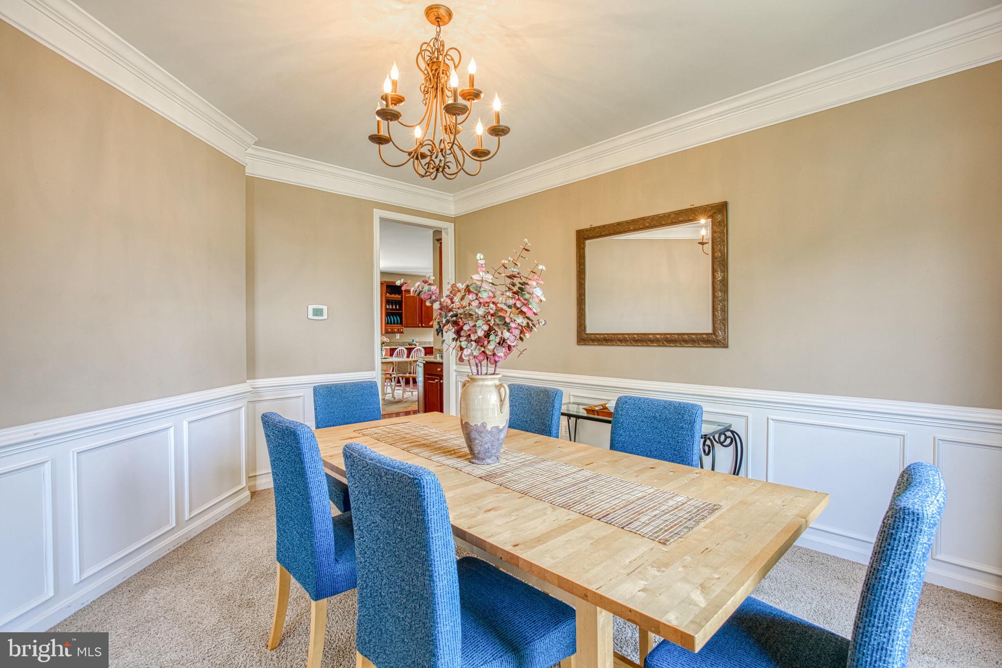 CROWN MOLDING THROUGHOUT