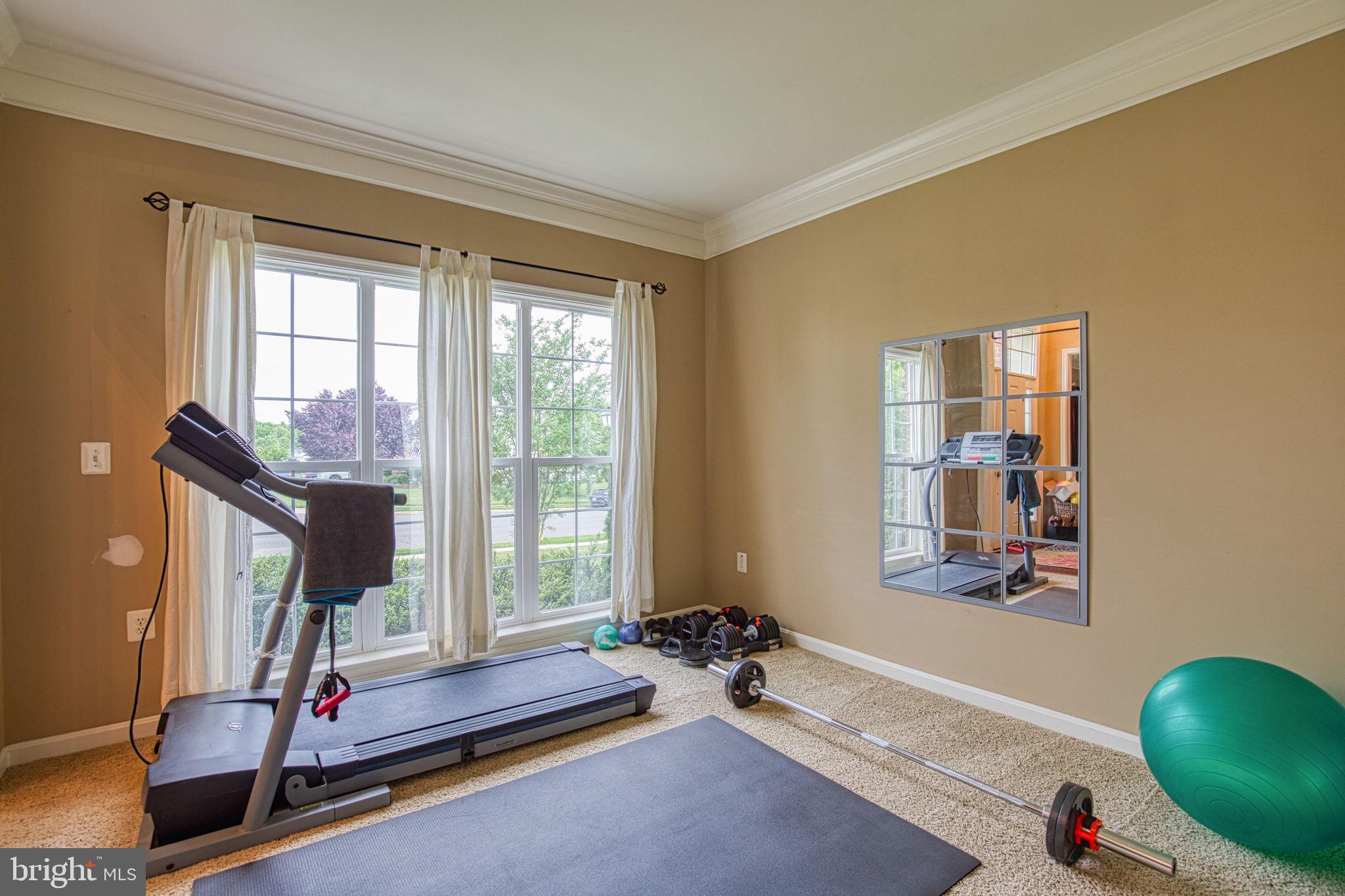 LIVING ROOM/OFFICE