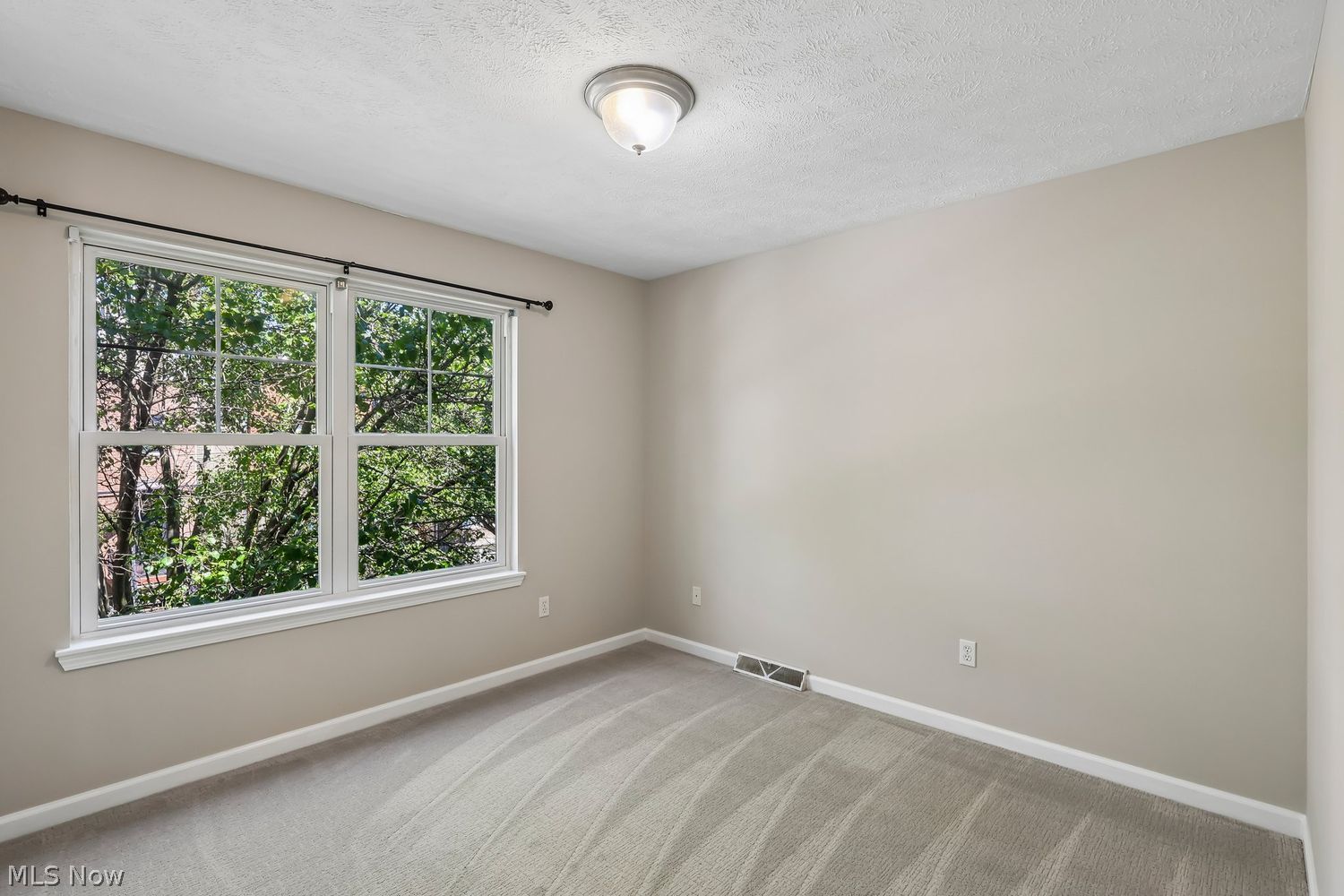615 Literary Road Cleveland, OH 44113 - Photo 21 of 40