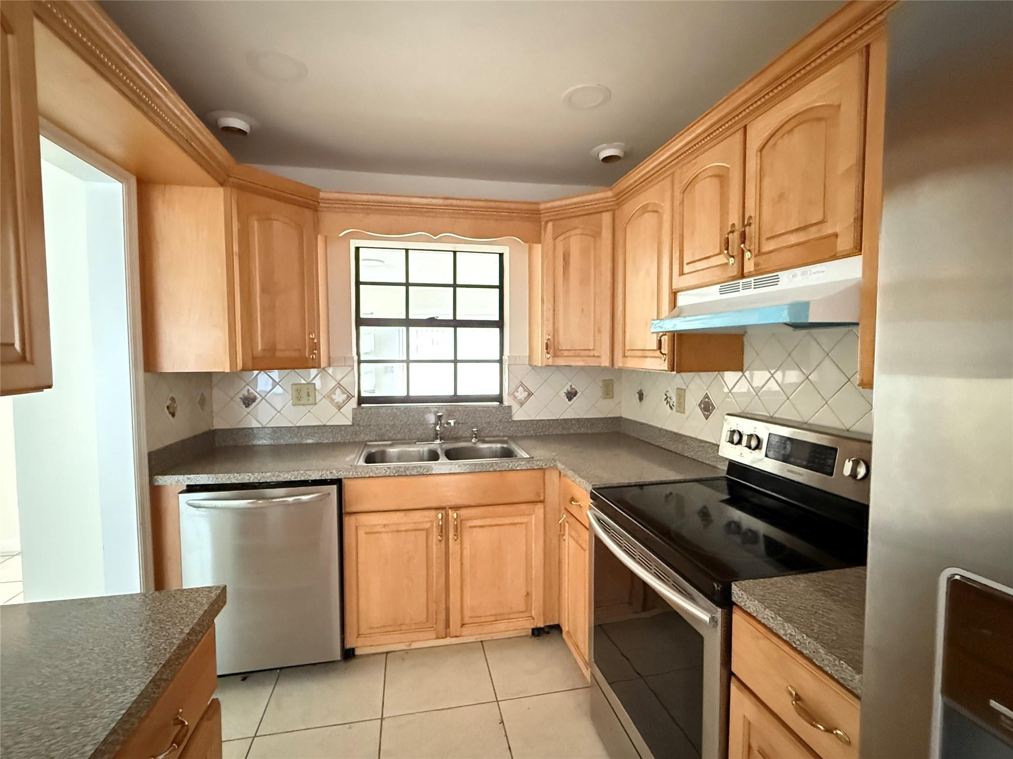321 West 21st Street Riviera Beach, FL 33404 - Photo 3 of 22 Photo 3