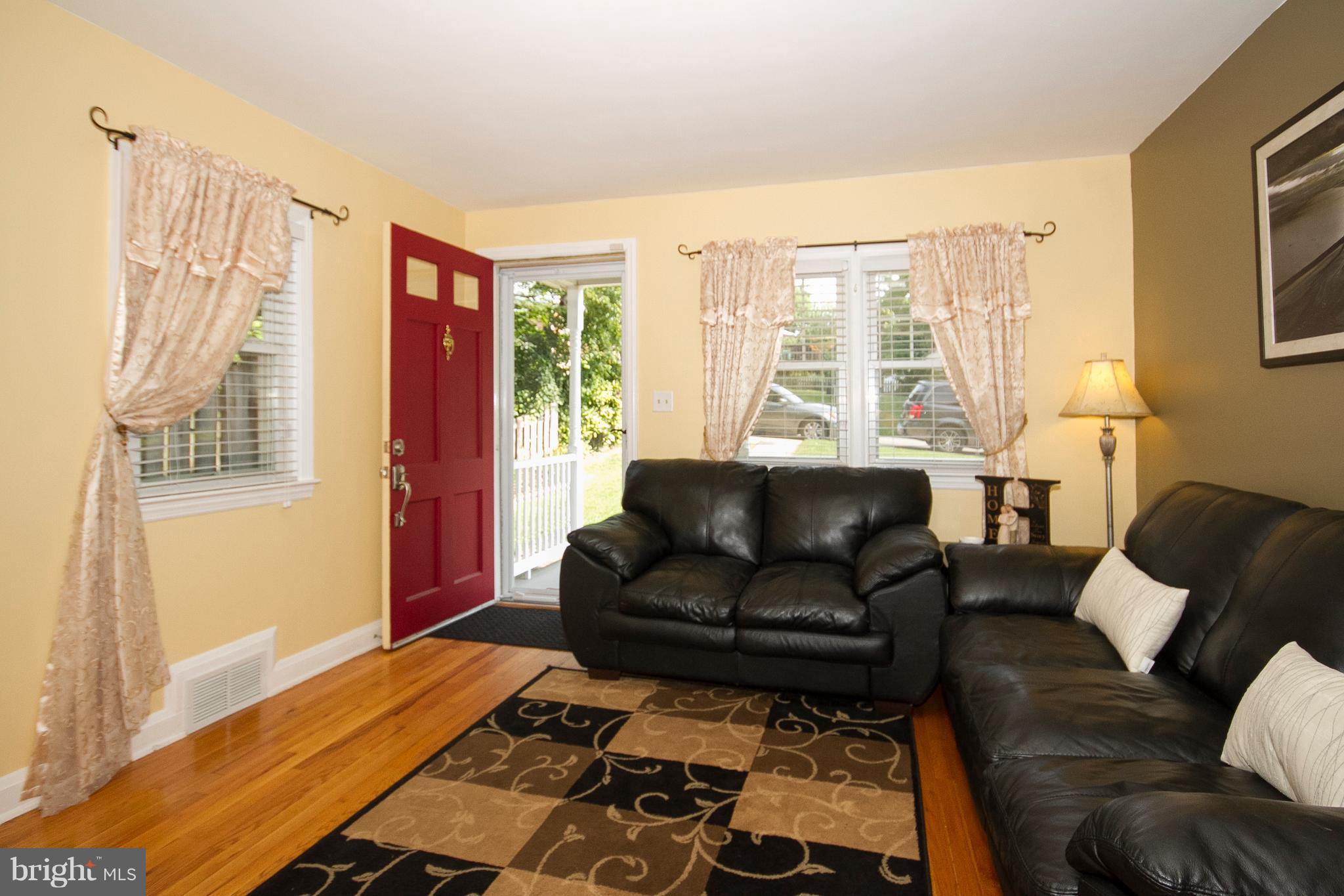 1005 Arran Road Baltimore, MD 21239 - Photo 4 of 26 Living Room