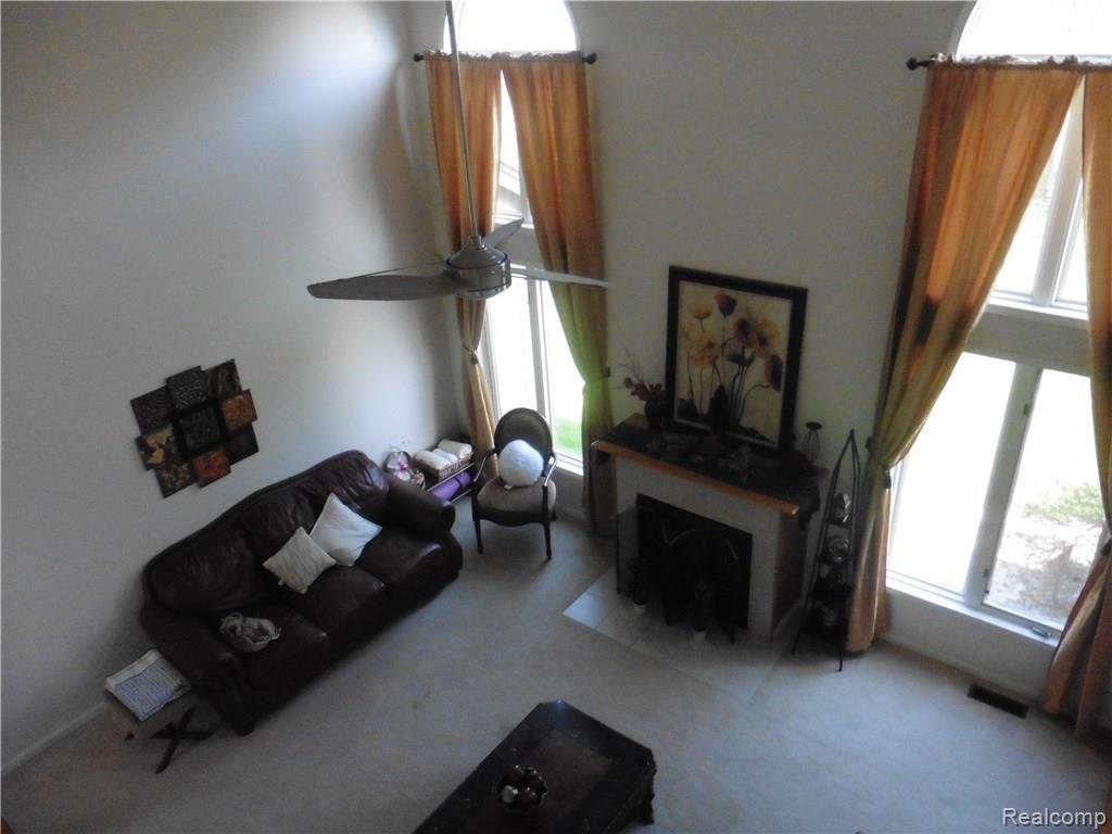 2522 Brilliance Rochester, MI 48309 - Photo 3 of 25 P1010763.JPG