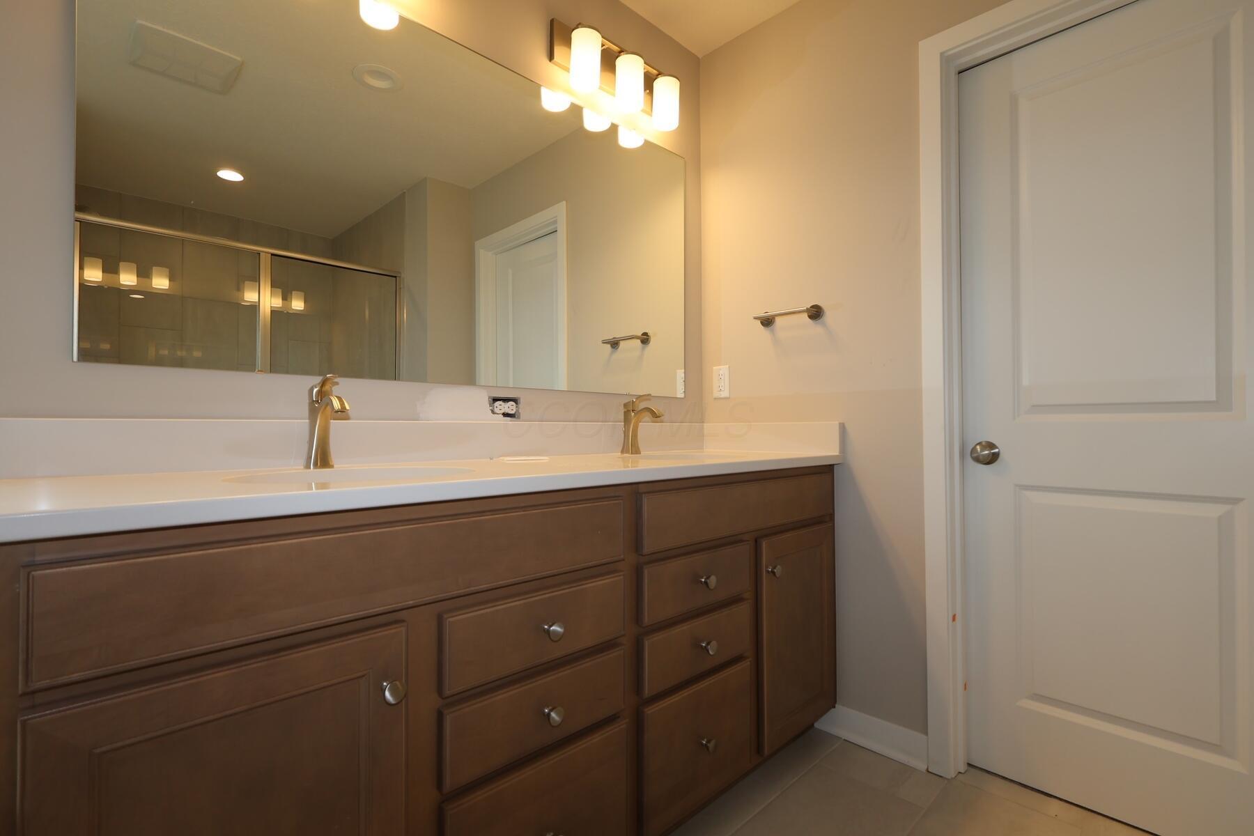 3058 Brian Way Delaware, OH 43015 - Photo 18 of 25 Owner's Bathroom