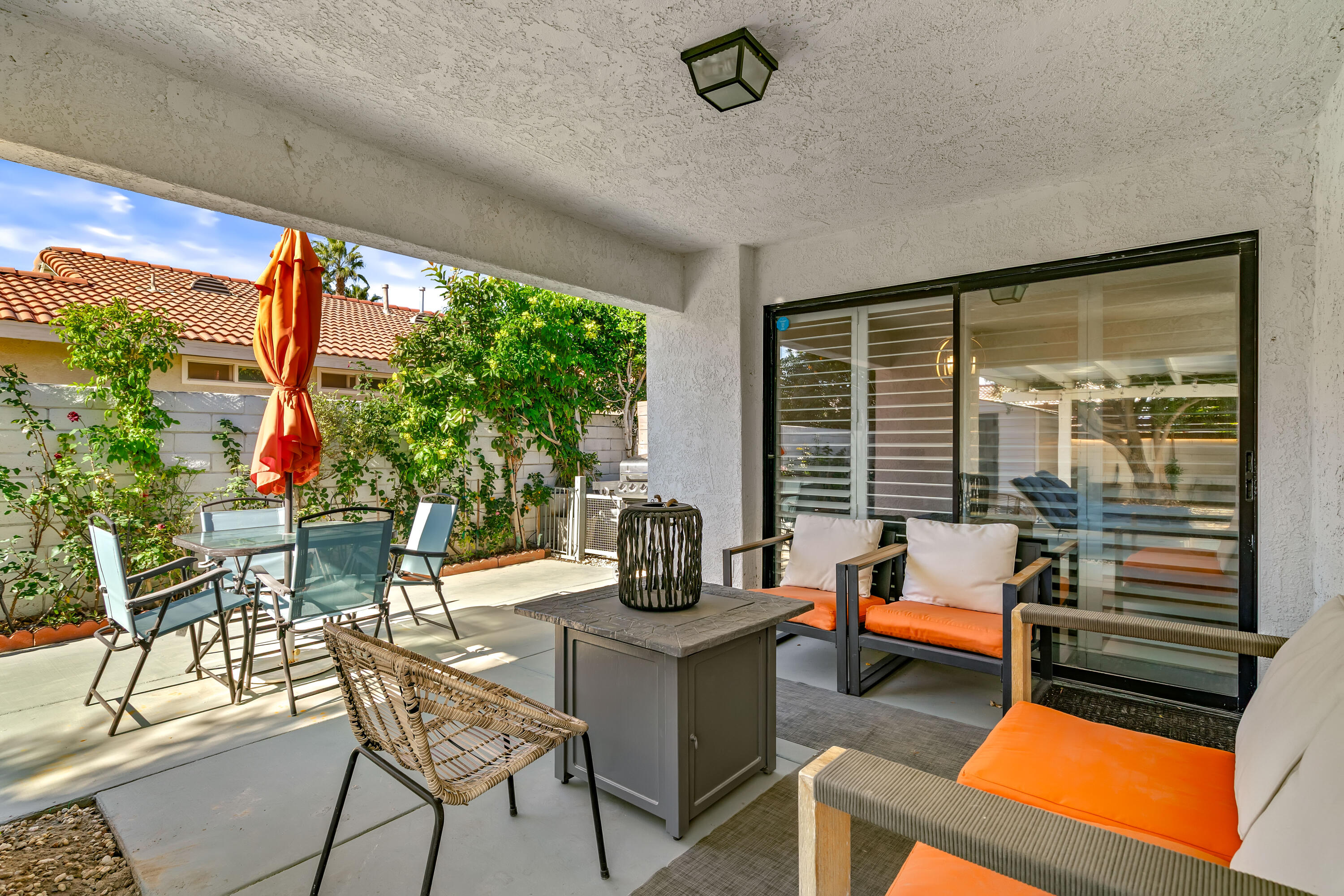 67265 Rango Road Cathedral City, CA 92234 - Photo 47 of 49 a living room with patio furniture and a potted plant