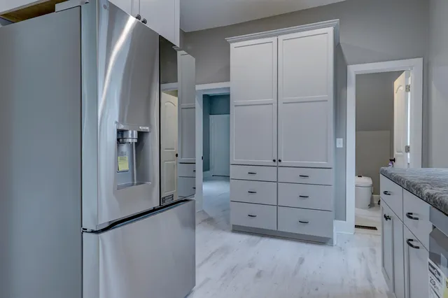 $299,900 | 553 West 16th Avenue, Oshkosh, WI 54902