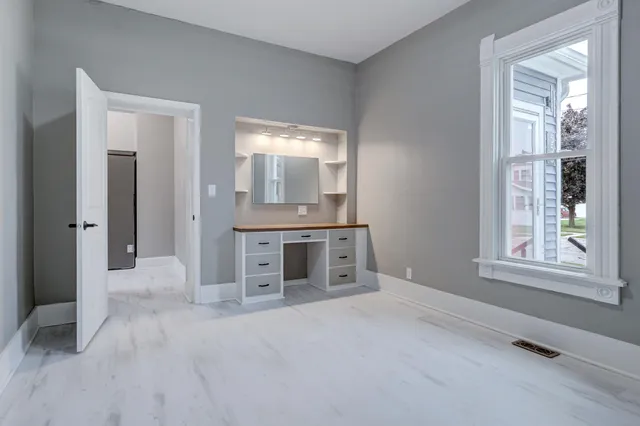 $299,900 | 553 West 16th Avenue, Oshkosh, WI 54902