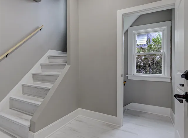 $299,900 | 553 West 16th Avenue, Oshkosh, WI 54902