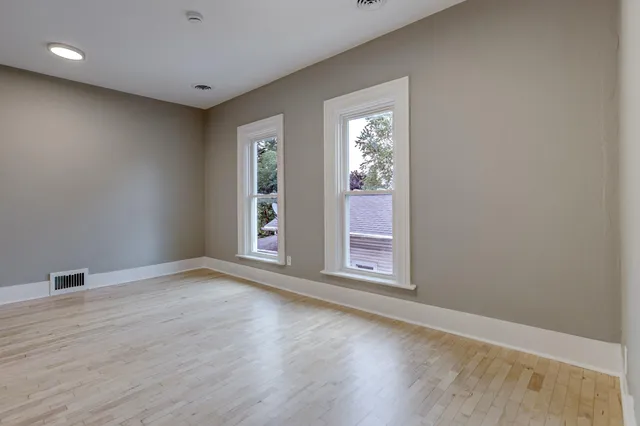 $299,900 | 553 West 16th Avenue, Oshkosh, WI 54902