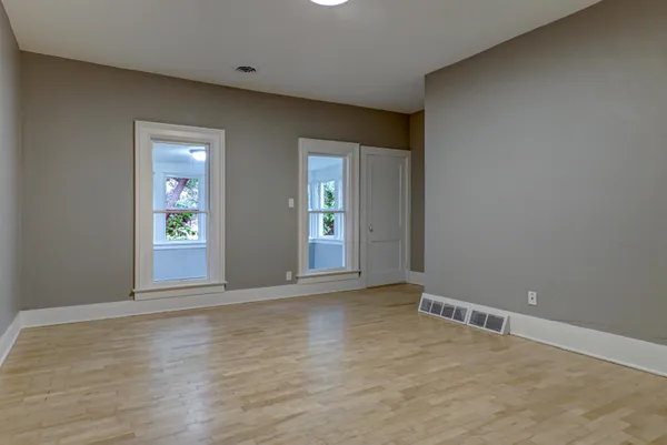 $299,900 | 553 West 16th Avenue, Oshkosh, WI 54902