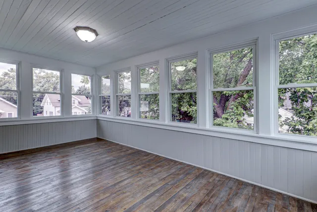 $299,900 | 553 West 16th Avenue, Oshkosh, WI 54902