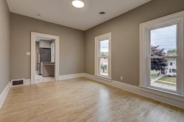 $299,900 | 553 West 16th Avenue, Oshkosh, WI 54902