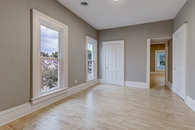 $299,900 | 553 West 16th Avenue, Oshkosh, WI 54902