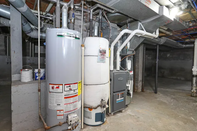 $299,900 | 553 West 16th Avenue, Oshkosh, WI 54902