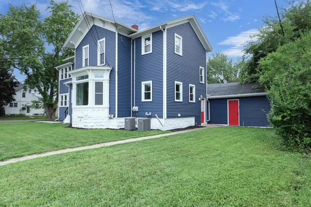 $299,900 | 553 West 16th Avenue, Oshkosh, WI 54902